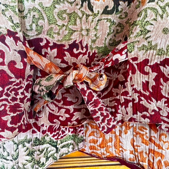 Multi color button down vest.  Sz M - Picture 3 of 4